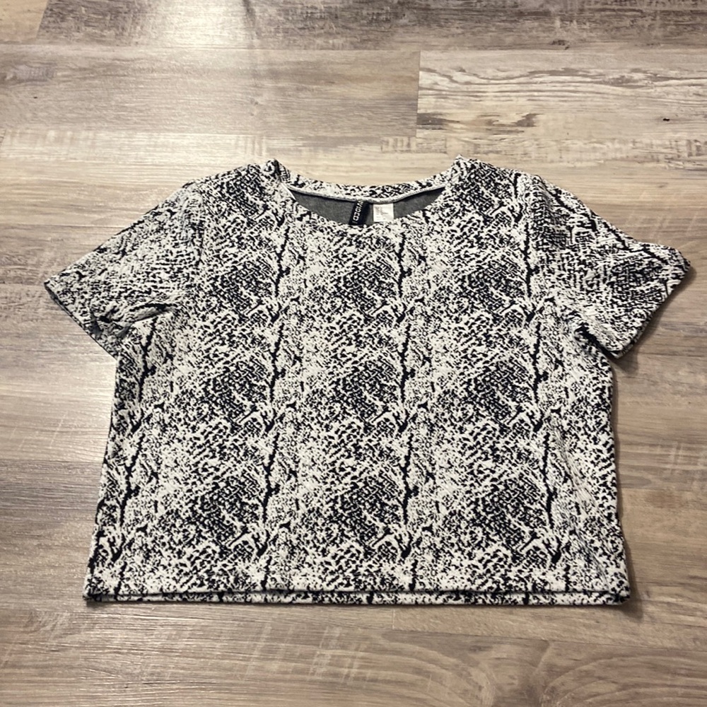 H&M Divided Crop Top
